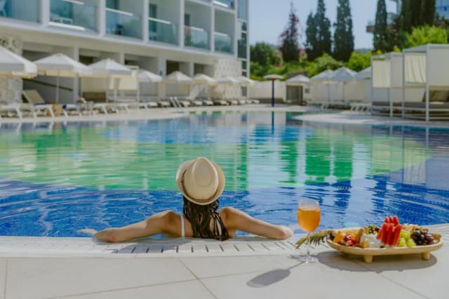 ULTRA LAST MINUTE AYIA NAPA 3*** RIVER ROCK ZBOR CHARTER DIN OTOPENI CU TAXE INCLUSE