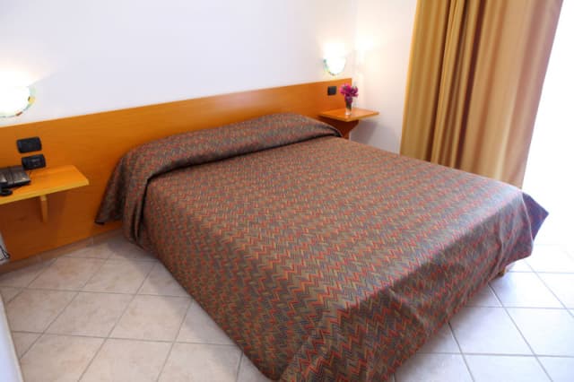 02.10 Zbor Bucuresti PUGLIA 635 euro/persoana/ 7 nopti demipensiune, taxe aeroport si transfer incluse