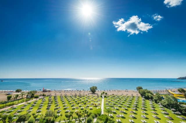 ULTRA LAST MINUTE INSULA RODOS APOLLO BEACH 4****+ ZBOR DIRECT DIN OTOPENI CU TAXE INCLUSE