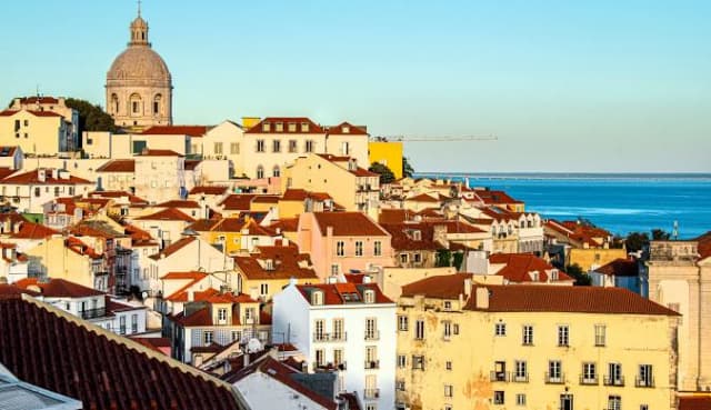 PORTUGALIA, SPLENDORI LUSITANE, AVION DIN BUCURESTI, LA HOTEL DE 3*, LA TARIFUL DE 1050 EURO/PERSOANA, MIC DEJUN!