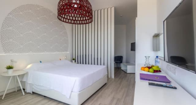 CIPRU 650 EURO / PERS PLECARE DIN BUCURESTI ,AVION INCLUS 16.09 Margadina Lounge Hotel , mic dejun