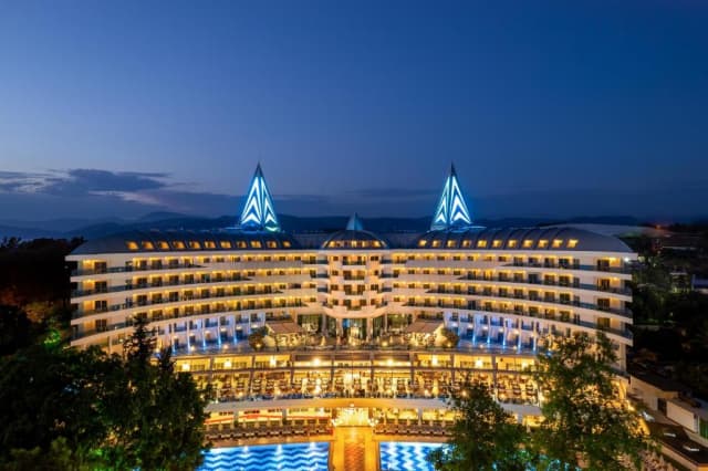 ULTIMELE LOCURI ANTALYA, AVION DIN BUCURESTI, LA HOTEL DELPHIN BOTANIK 5*, LA TARIFUL DE 1369 EURO/PERSOANA, UAI!