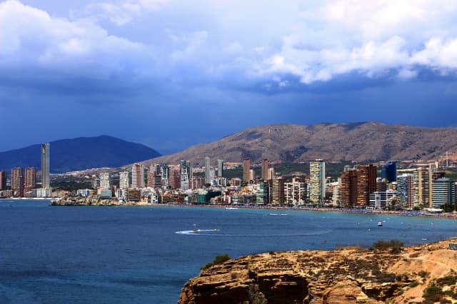 🏖️✨ Vacanță în Benidorm, Costa Blanca – 7 nopți de relaxare la Marea Mediterană 🇪🇸✈️ (AS)