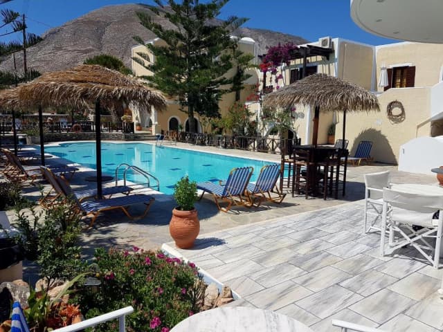 19.08 LAst minute Santorini , 7 nopti cu zbor direct din Bucuresti , 388 € , taxe incluse