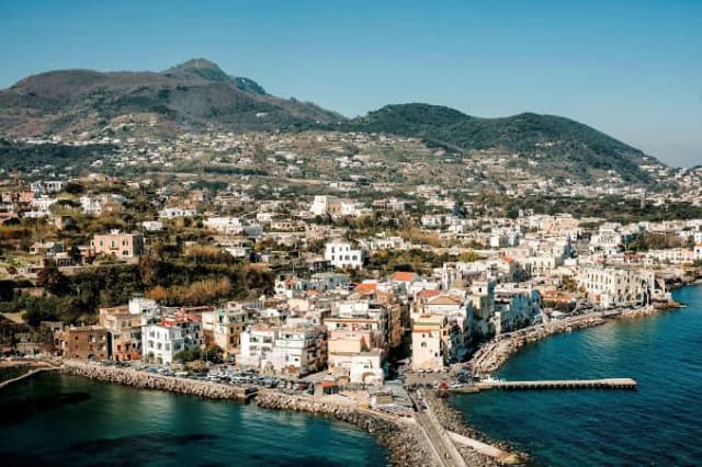 ISCHIA - 7 NOPTI CU ZBOR DIN TIMISOARA ✈️