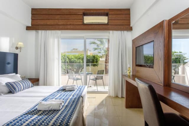 Sejur in Creta: 660 euro cazare 7 nopti cu All inclusive+ transport avion+ toate taxele