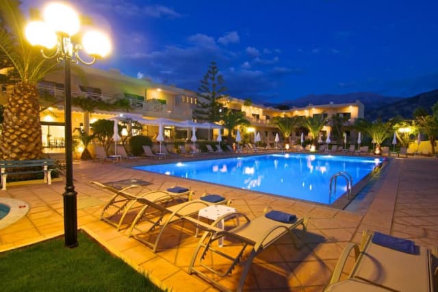 Sejur in Creta: 660 euro cazare 7 nopti cu All inclusive+ transport avion+ toate taxele