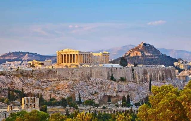 Petrece zilele libere din ianuarie in frumoasa Atena de la 265 euro/pers, zbor low cost din Budapesta