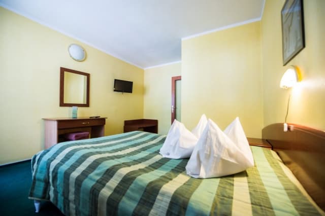 DEAL 1 DECEMBRIE BUSTENI HOTEL SILVA 3* 3 NOPTI CAZARE CU MIC DEJUN + CINA FESTIVA PRET 790 LEI