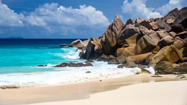 PETRECE 1 DECEMBRIE IN SEYCHELLES, SEJUR 7 NOPTI, CU PLECARE DIN TIMISOARA(LP)